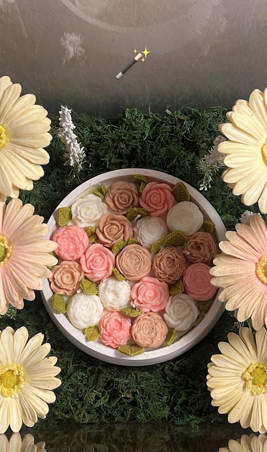 BIG Roses candle WITH Acrylic box and flowers