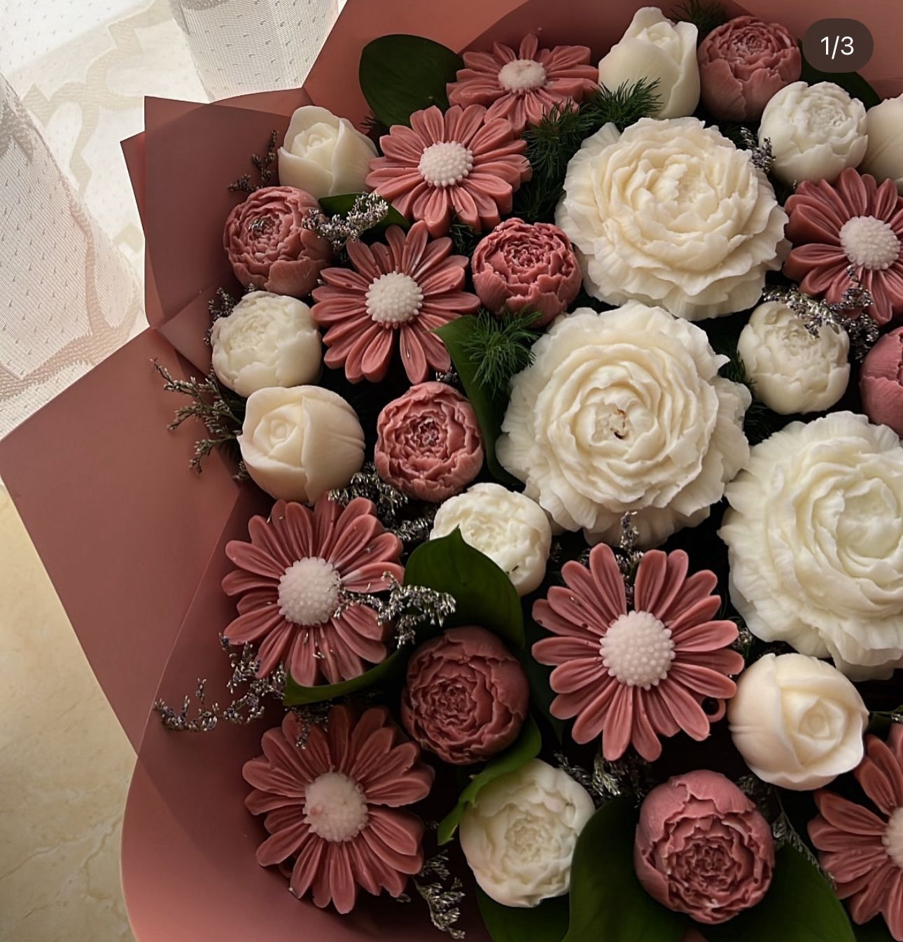 Mixed of nude and white bouquet