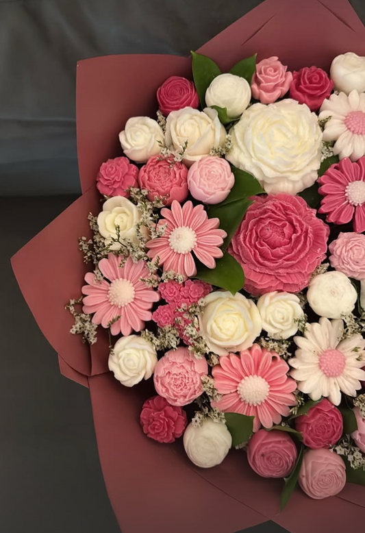 Mixed of pink shades and white bouquet